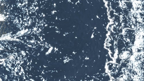 Wasser füllt einen Tank