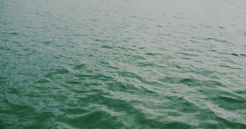 Blaues Meer oder blaue Wasseroberfläche