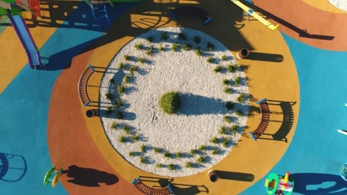 Vue aérienne sur l'aire de jeux colorée pour enfants dans une cour