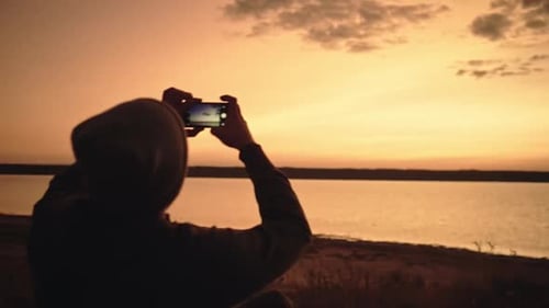 Photographer Captures Pictures of Lake Sunset