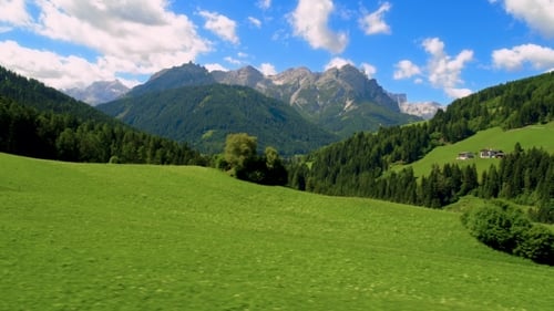 Vista panorâmica da bela paisagem nos Alpes