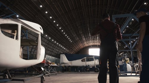 Werkstatt für kleine Flugzeuge