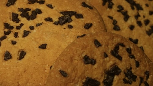 Leckere Chip-Cake-Kekse mit flachen Schokoladenstücken