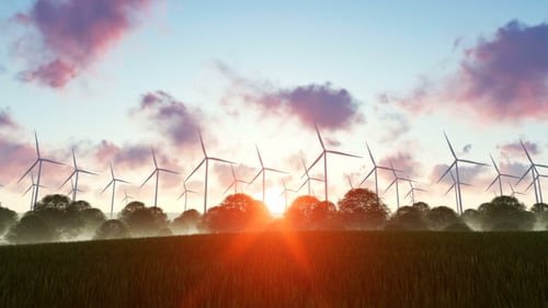 Energía eólica al atardecer