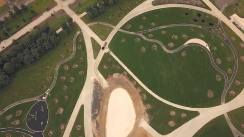 Parque de personas de construcción de vista aérea en New City. Parque público del sitio de construcción