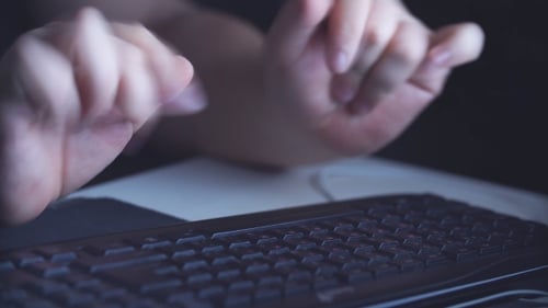 Piratage de nuit, cyberattaque, Internet, connexion, technologie.