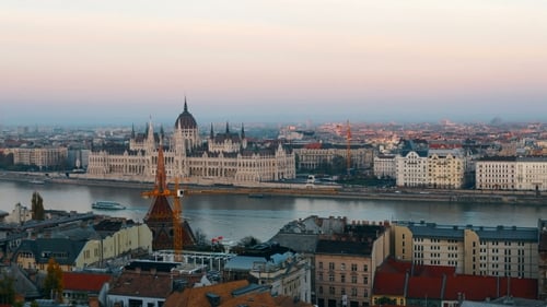 панорама Будапешта с видом на реку Дунай и стадион