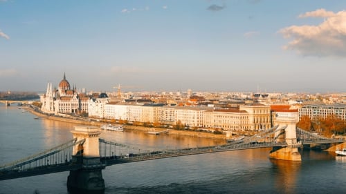 Panorama de Budapest con el Danubio y el edificio del Parlamento, Hungría. Vista aérea de Budapest