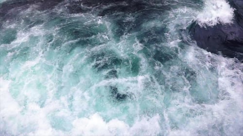 Gebirgsflusswasser