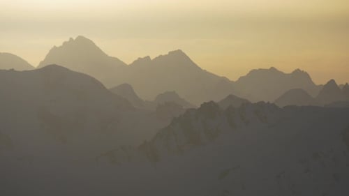 Puesta de sol en alta montaña