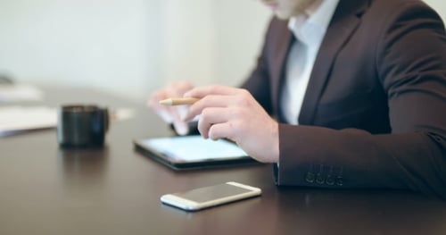 homme, utilisation, tablette, dans, bureau, (, finance,