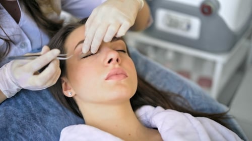 Cosmetic Procedure for Staining Eyelashes