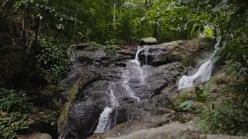 Ein Bergwasserfall