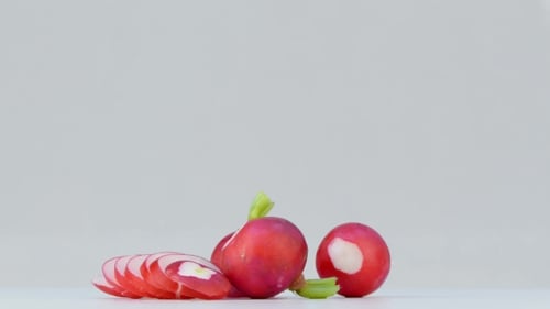 Radishes with slices rotate