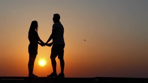 Paar-Liebende Silhouette Und Sonne 4