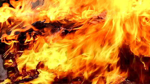 Fuego ardiente con llamas 03:19