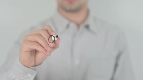 Outlets escribiendo en pantalla transparente