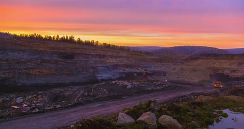 Minería de carbón de día a noche en la cantera