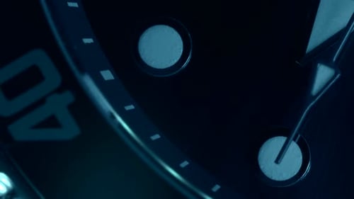 Schöne mechanische Uhr aus Edelstahl. Chronograph Nahaufnahme mit Sekundenzeiger. Luxus-Uhr -