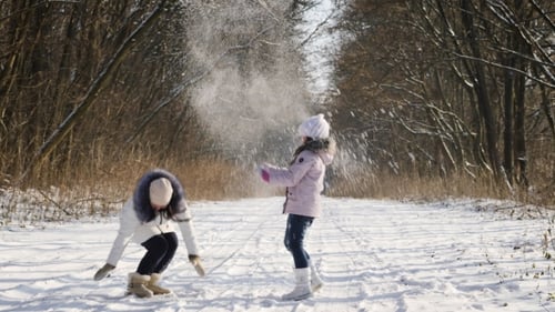 Schnee werfen