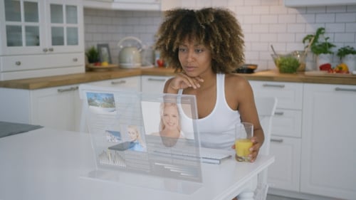mujer, utilizar, transparente, monitor