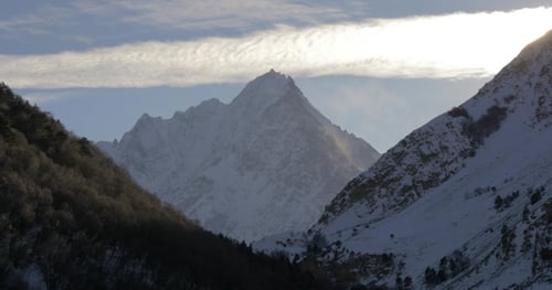 High Cirrus Clouds in the High Mountains