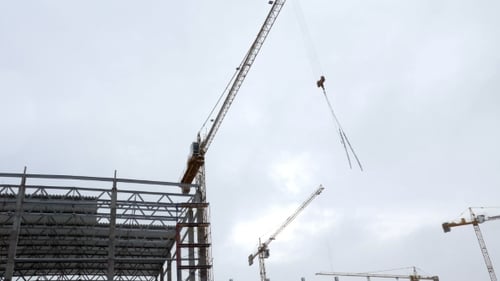 Baukran arbeitender Turmbau