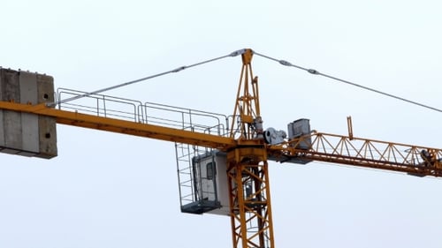 Construction de la tour de travail de grue