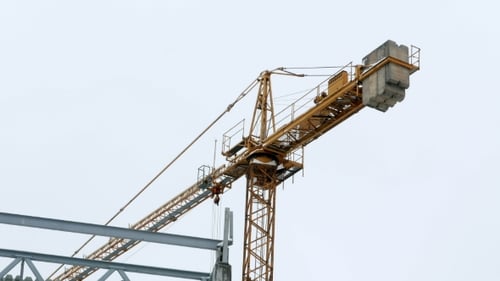 Baukran arbeitender Turmbau