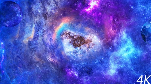 Fliegen durch abstrakte Weltraumnebel mit Planeten und Energieflackern