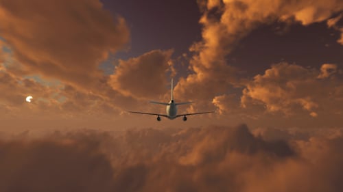 L'avion décolle au coucher du soleil