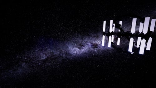 Nave espacial viajando pelo universo