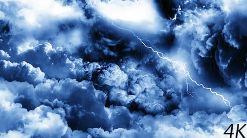 Volando a través de nubes de truenos