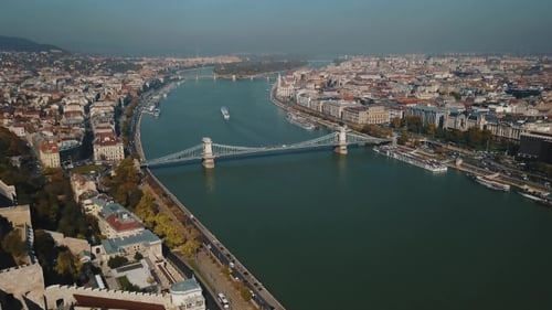Excelente vista aérea da bela Budapeste, capital da Hungria e do rio Danúbio