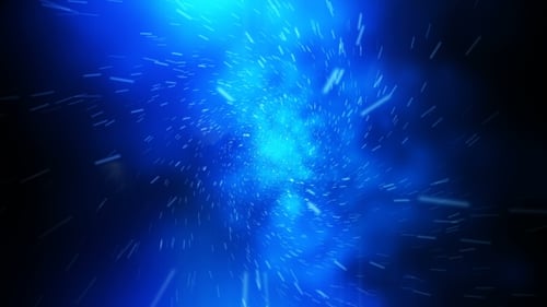 Vol rapide fou dans l'hyperespace de l'espace parmi les nébuleuses et les étoiles avec des fusées éclairantes en bleu