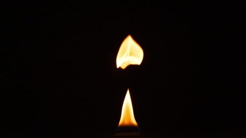 Feuer gegen Schwarz