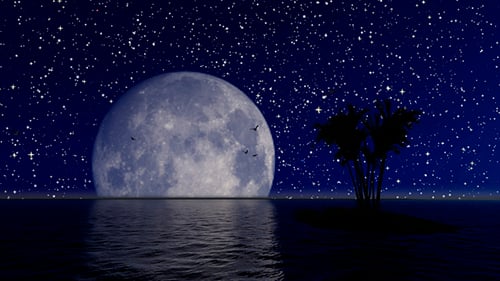 Big Moon steigt über dem Meer auf