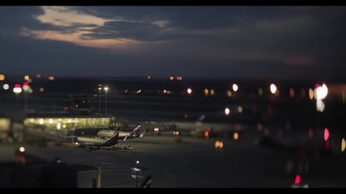 Belebter Flughafen Sheremetyevo bei Nacht, Moskau