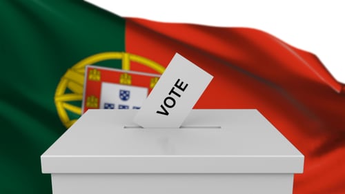 Urne avec drapeau du Portugal