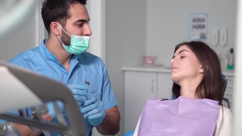 Dentist Uses Mouth Mirror