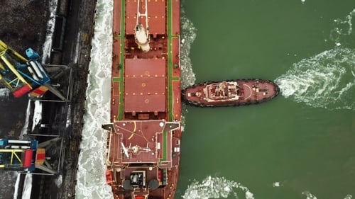 Mooring of a Ship in a Port By Means of Towboats