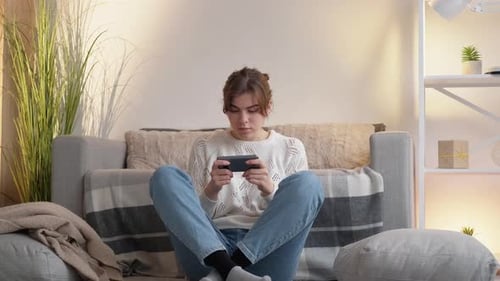 Addiction Gadget De Jeu De Téléphone Femme Jouant