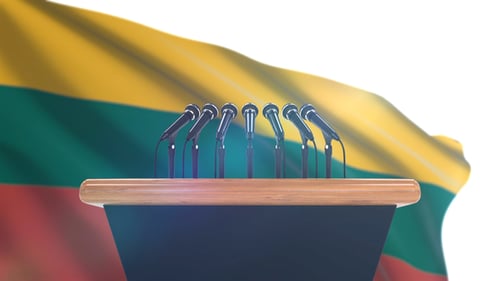 Podio de discursos con bandera de Lituania