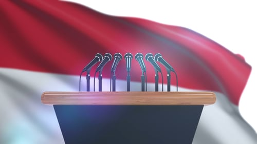 Podio de discursos con bandera de Indonesia