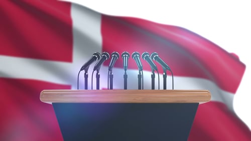 Podio de discursos con bandera de Dinamarca