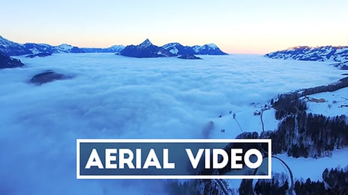 Vidéo aérienne d'une mer de brouillard en Suisse
