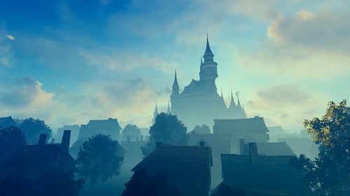 Ciudad en la niebla de la mañana