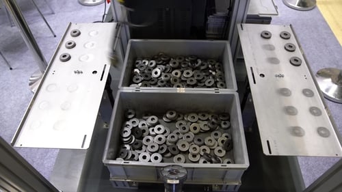 Robotic Arm Precision Picking Metal Washers in Factory