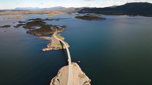 Imágenes aéreas de la carretera del Océano Atlántico Noruega