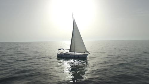 Voilier en mer. Images. Voilier sur l'océan